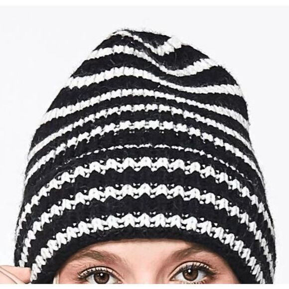 Free People Movement NF42301 Women's Black/White Stripe It Up Cool Down Beanie - Picture 9 of 9